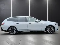 Neu BMW i5 M Sport 289 kW (394 PS) 2025 Brooklyn grau metallic Kombi