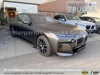 Gebraucht BMW 750e Performance 489 PS (359 kW) 2024 Grau Limousine