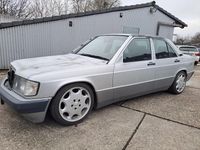 Second-hand Mercedes 190 132 CP (97 kW) 1992 Argintiu Berlinǎ