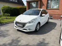 Gebraucht Peugeot 208 95 PS (69 kW) 2012 Weiß Kleinwagen