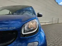 Gebraucht Smart ForTwo Electric Drive Passion 60 kW (82 PS) 2018 Tridionsicherheitszelle schwarz, cbsfarbe blau galaxy Kleinwagen