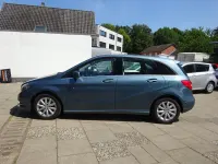 Gebraucht Mercedes B200 156 PS (114 kW) 2012 Blau Kleinwagen