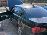 Gebraucht BMW 318 143 PS (105 kW) 2010 Schwarz Limousine