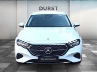 Gebraucht Mercedes E200 227 PS (166 kW) 2024 Opalithweiss  metalliclack Limousine