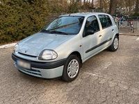 Gebraucht Renault Clio II 55 PS (40 kW) 2000 Silber Kleinwagen