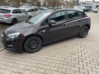 Gebraucht Opel Astra Edition 116 PS (85 kW) 2014 Braun Limousine