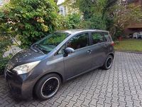 Gebraucht Toyota Verso-S Life 99 PS (72 kW) 2011 Grau Van / Kleinbus