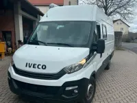 Gebraucht Iveco Daily 180 PS (132 kW) 2018 Weiß Van / Kleinbus