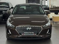 Gebraucht Hyundai i30 Premium 140 PS (102 kW) 2016 Demitasse brown pearl Limousine