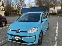Używany VW e-up! Style 61 kW (83 KM) 2021 Niebieski Hatchback