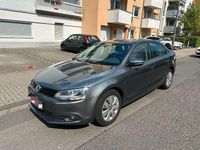 Gebraucht VW Jetta Trendline 105 PS (77 kW) 2012 Grau Limousine