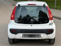Gebraucht Peugeot 107 68 PS (50 kW) 2012 Weiß Kleinwagen