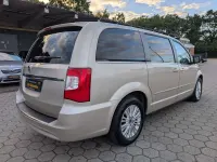 Gebraucht Lancia Voyager 177 PS (130 kW) 2014 Gold Van / Kleinbus
