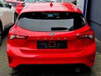 Używany Ford Focus Titanium 125 KM (91 kW) 2019 Czerwony Sedan/Limuzyna