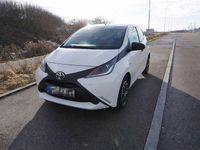 Gebraucht Toyota Aygo 69 PS (50 kW) 2018 Weiß Kleinwagen