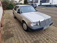 Gebraucht Mercedes E260 166 PS (122 kW) 1986 Beige Limousine
