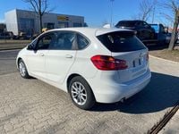 Używany BMW 218 Active Tourer Advantage 150 KM (110 kW) 2015 Biały Minivan