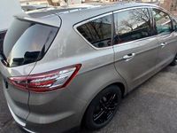 Gebraucht Ford S-MAX Titanium 241 PS (177 kW) 2017 Gold Van / Kleinbus