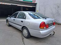 Gebraucht Mitsubishi Carisma 90 PS (66 kW) 2000 Grau Limousine