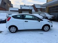 Gebraucht Ford Fiesta Ambiente 60 PS (44 kW) 2013 Weiß Kleinwagen