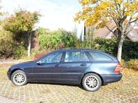 Gebraucht Mercedes C220 Avantgarde 143 PS (105 kW) 2002 Schwarz metallic Kombi