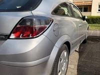 Usado Opel Astra 103 HP (75 kW) 2006 Prateado Coupé