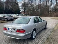 Gebraucht Mercedes E200 Elegance 163 PS (119 kW) 2001 Silber Limousine