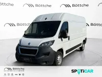 Gebraucht Peugeot Boxer 165 PS (121 kW) 2022 Lackierung weiss icy/deckende lackierung Van