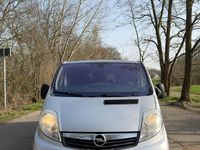 Gebraucht Opel Vivaro 145 PS (106 kW) 2011 Silber Van / Kleinbus
