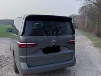 Gebraucht VW Multivan 150 PS (110 kW) 2024 Grau Van