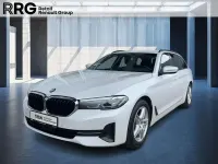 Gebraucht BMW 520 Performance 190 PS (139 kW) 2023 Mineralweiss metallic Kombi