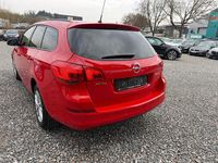 Gebraucht Opel Astra Edition 101 PS (74 kW) 2012 Rot Kombi