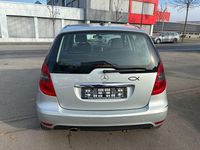 Gebraucht Mercedes A160 Avantgarde 95 PS (69 kW) 2011 Silber Limousine