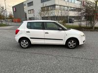 Gebraucht Skoda Fabia Style 60 PS (44 kW) 2010 Weiß Limousine