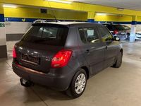 Gebraucht Skoda Fabia Active 75 PS (55 kW) 2012 Grau Limousine