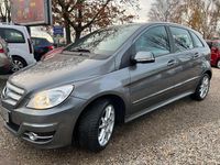 Gebraucht Mercedes B200 136 PS (100 kW) 2011 Grau Kleinwagen