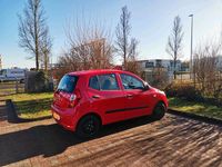 Gebraucht Hyundai i10 70 PS (51 kW) 2011 Rot Kleinwagen