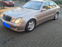Gebraucht Mercedes E240 Avantgarde 177 PS (130 kW) 2003 Gold Limousine