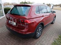 Second-hand VW Tiguan Sound 179 CP (131 kW) 2017 Roșu SUV