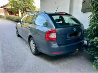 Gebraucht Skoda Octavia 105 PS (77 kW) 2011 Grau Kombi