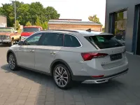 Gebraucht Skoda Octavia Scout 4x4 200 PS (147 kW) 2021 Grau Kombi