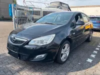 Gebraucht Opel Astra Edition 87 PS (63 kW) 2011 Schwarz Kleinwagen