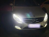 Gebraucht Mercedes B180 122 PS (89 kW) 2012 Weiß Van / Kleinbus