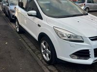 Gebraucht Ford Kuga Titanium 150 PS (110 kW) 2015 Weiß SUV