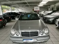 Gebraucht Mercedes E200 136 PS (100 kW) 1995 Silber Limousine