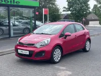 Używany Kia Rio 109 KM (80 kW) 2012 Czerwony Sedan/Limuzyna