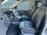 Gebraucht Mercedes V300 237 PS (174 kW) 2025 Grau Van / Kleinbus