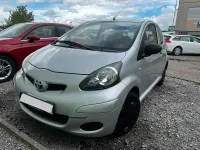 Gebraucht Toyota Aygo 69 PS (50 kW) 2009 Silber Kleinwagen