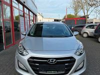 Gebraucht Hyundai i30 101 PS (74 kW) 2016 Grau Kleinwagen