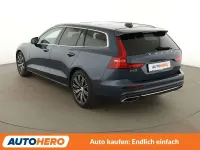Gebraucht Volvo V60 Inscription 150 PS (110 kW) 2019 Blau Kombi